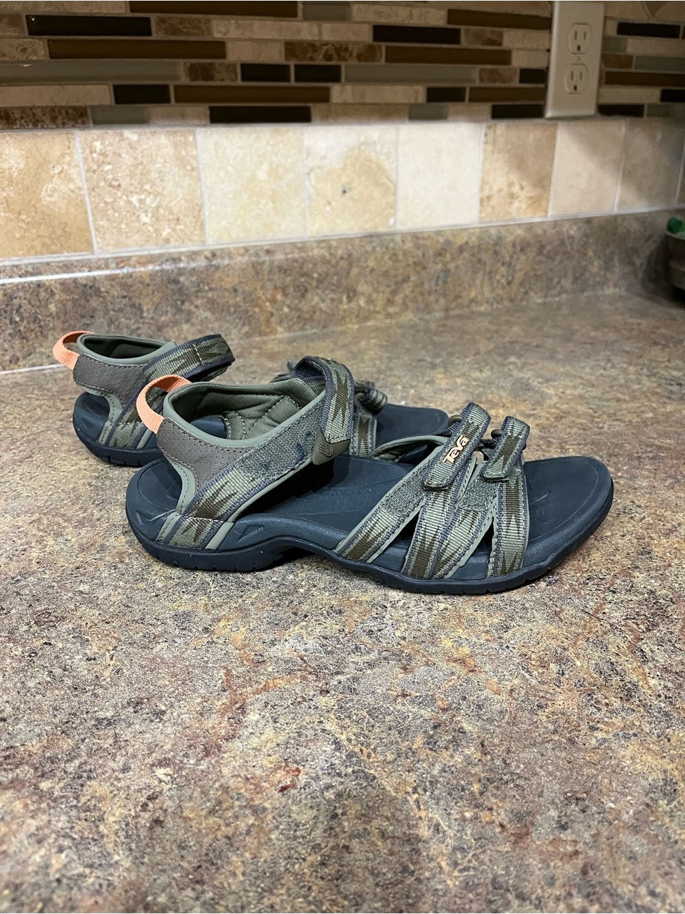 Teva Tirra 4266 Women’s 6.5 Camo Green Sport Hiking Water Sandals Vacation